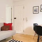Historic Alfama Apt With Modern Style